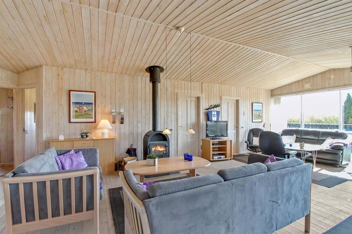 Beautiful home in Tarm w/ Sauna, WiFi and 4 Bedrooms in Skaven Strand, Ringkøbing Fjord