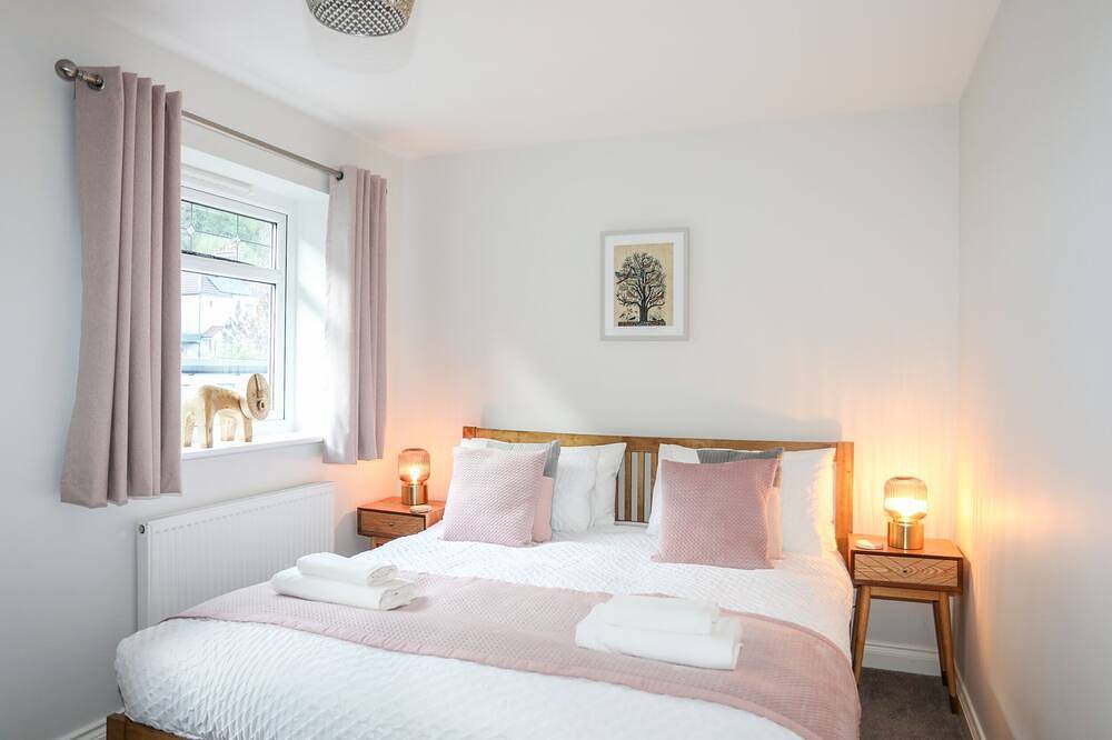 3 Trem Y Dolydd, family friendly, with a garden in Llanrwst in Snowdonia