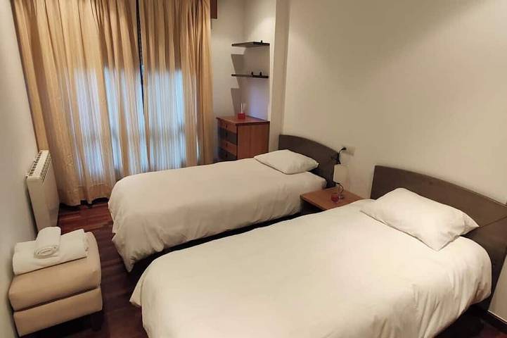 Appartement entier, Cozy Family Haven: 100m to Beach, Patio for Kids, Fully Equipped, Great Views in Baiona, Rías Baixas