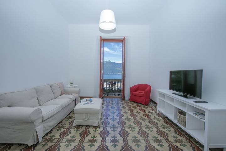 Apartamento entero, Residenza Oleandro - Lake View Balcony in Luino Center in Luino, Comune di Luino