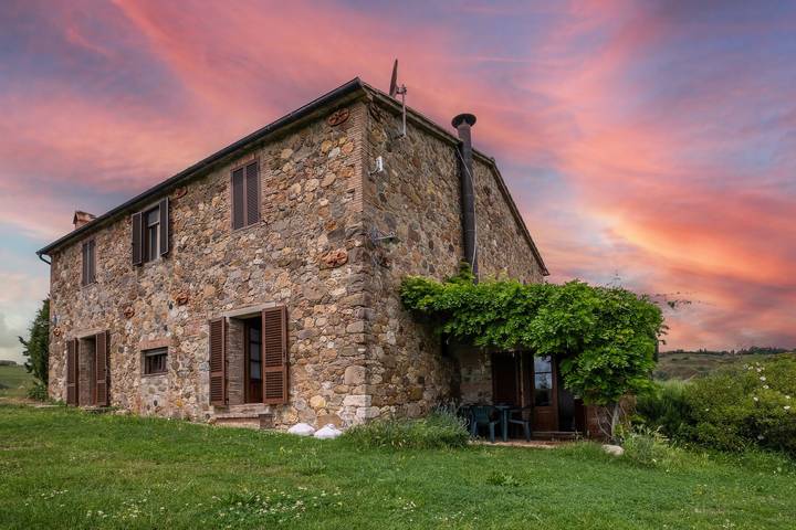 Appartamento intero, Appartamento "Lavanda" con vista sulle montagne, piscina condivisa e Wi-Fi in Radicofani, Val d’Orcia