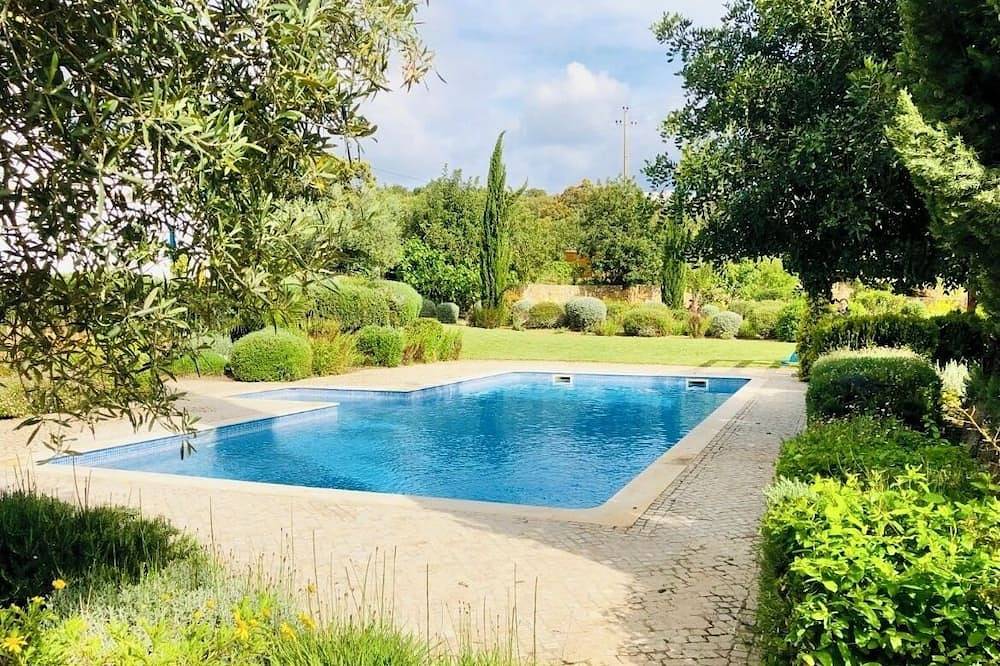 Bellamente renovada villa típica del Algarve in Santa Bárbara de Nexe, Distrito de Faro