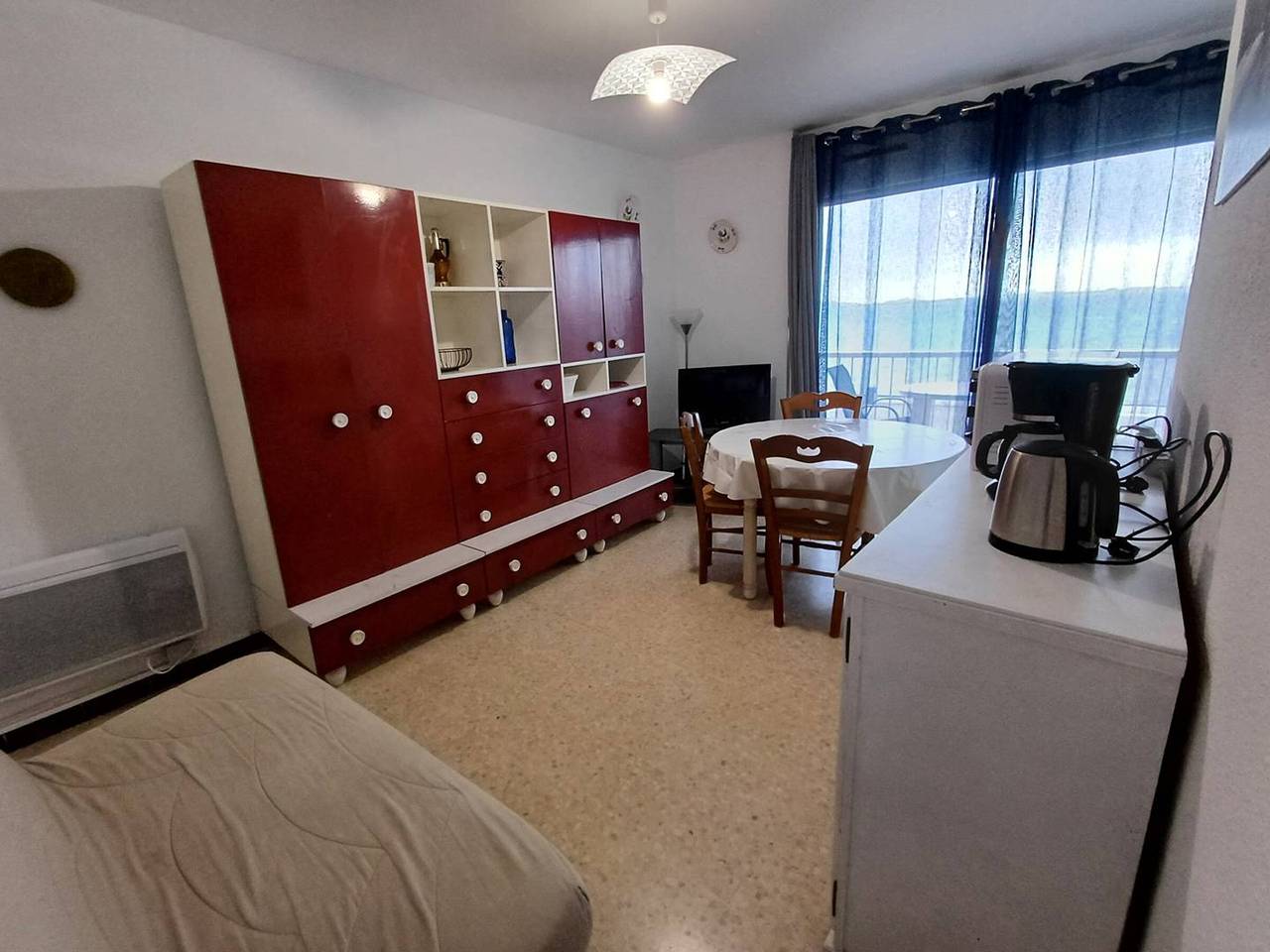 Entire apartment, F2 in Balaruc-les-Bains with pond view, near Thermal, 1 bedroom, non-smoking in Balaruc-les-Bains, Côte d'Améthyste