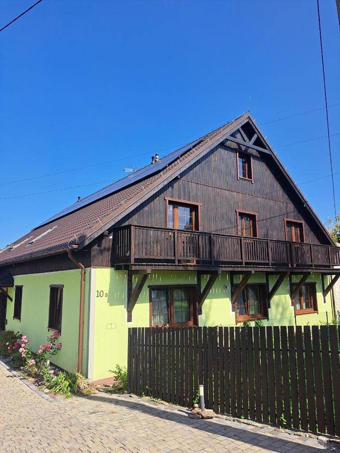 Dom gościnny dla 2 osób, z Taras i Jacuzzi oraz Ogród i Sauna w Stronie Śląskie