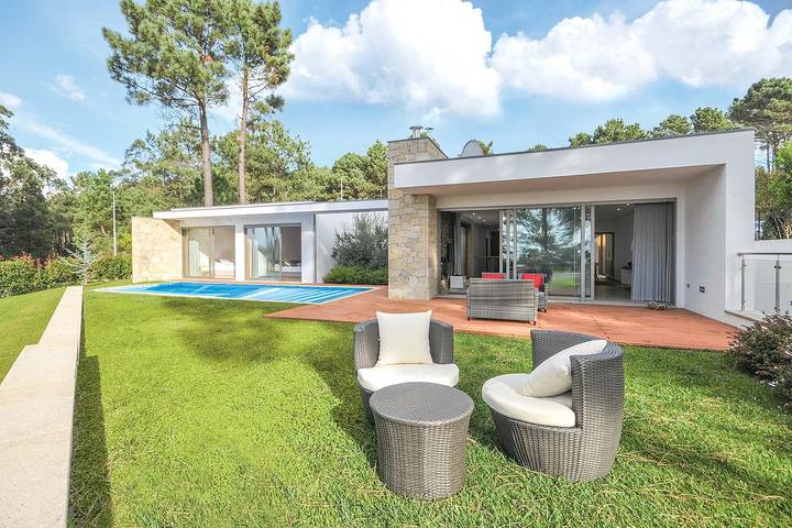 Location de vacances pour 10 personnes, avec piscine ainsi que vue sur l’océan et jardin dans Caminha - 2