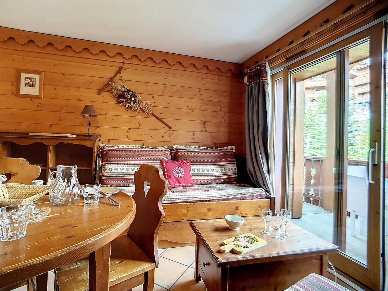 Entire apartment, Spacious & Cozy Apartment · Near Slopes · Balcony · Pool & Sauna Access · Covered Parking in Saint-Martin-de-Belleville, Les Trois Vallées
