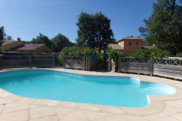 Gîte pour 3 personnes, avec terrasse et piscine, animaux acceptés à Le Luc - 4