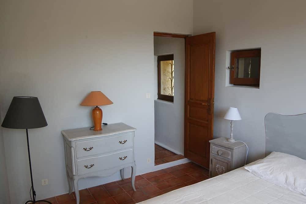 Provencal house la collette in Lourmarin, Parc naturel régional du Luberon