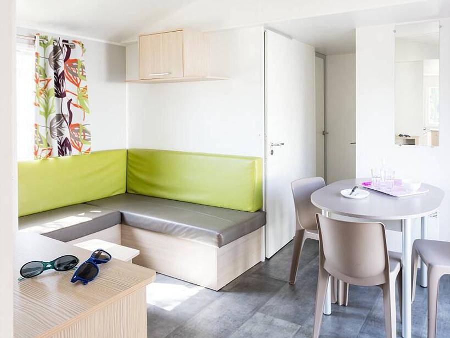 Camping Le Moulin de Kermaux - Mobilhome 4 personnes - Mobil-home | Comfort | 2 Ch. | 4 Pers. | Terrasse Couverte in Carnac, Côte des Mégalithes