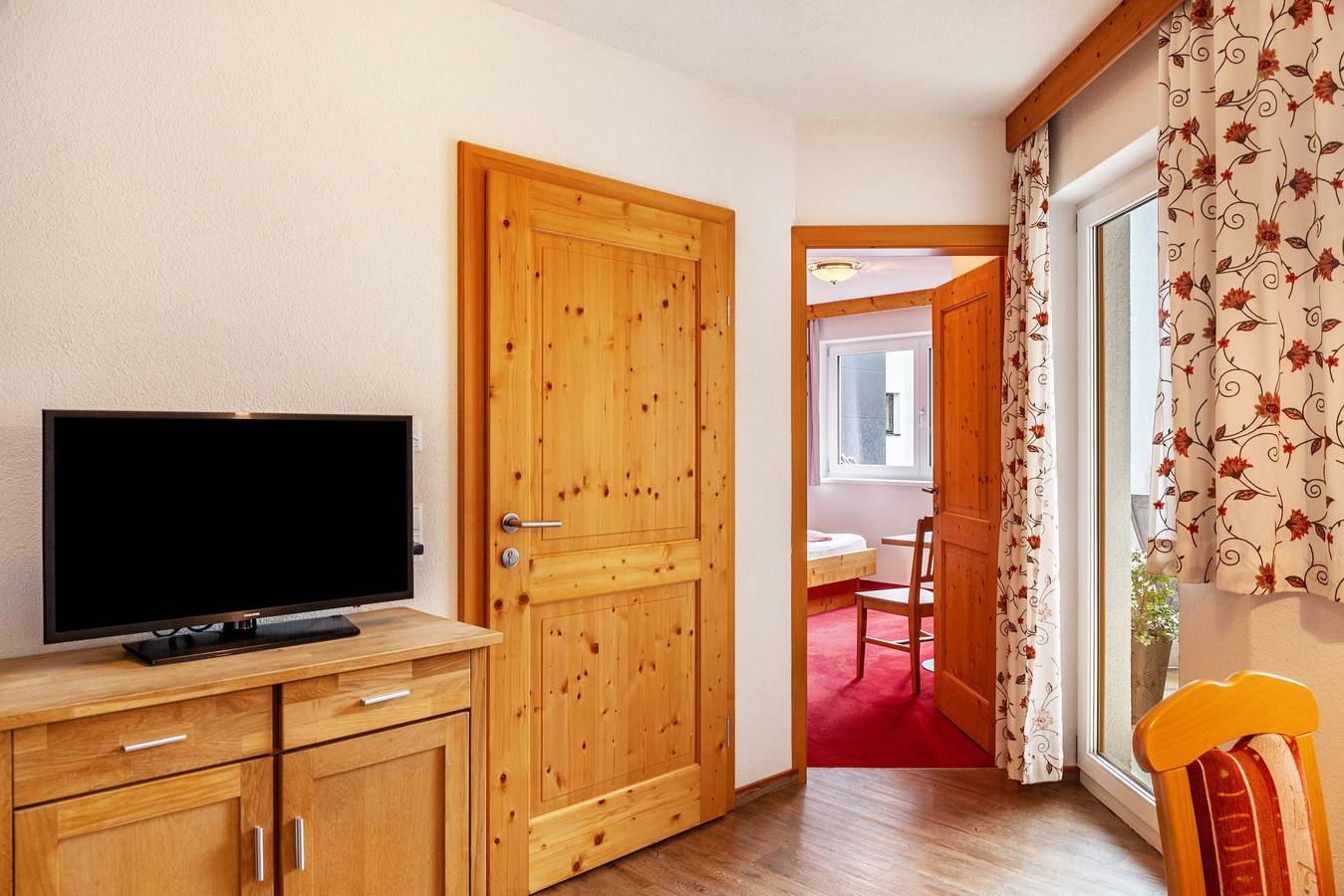 Apartamento entero, Apartamento vacacional "Alpenflora 2" con vistas a la montaña, balcón y Wi-Fi in Ischgl, Verwall mountains