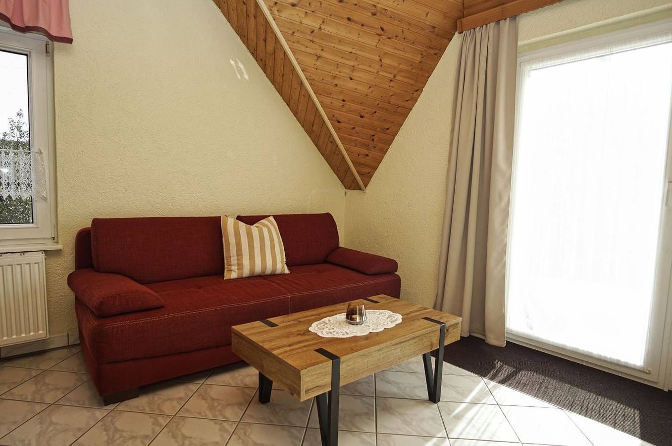 Ganze Wohnung, Gemütliche Ferienwohnung in Wassernähe - Ferienhaus Stark Ferienwohnung 01 in Ralswiek, Bergen auf Rügen und Umgebung