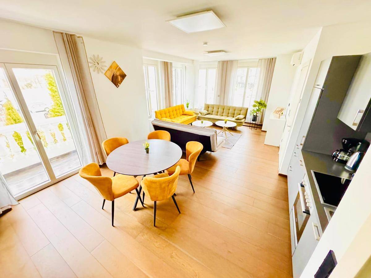 Ganze Wohnung, Spa-Residenz Apartments Pools Indoor & Outdoor, private Garden or Balcony or Terrace in Neusiedl am See, Neusiedlersee-Hügelland