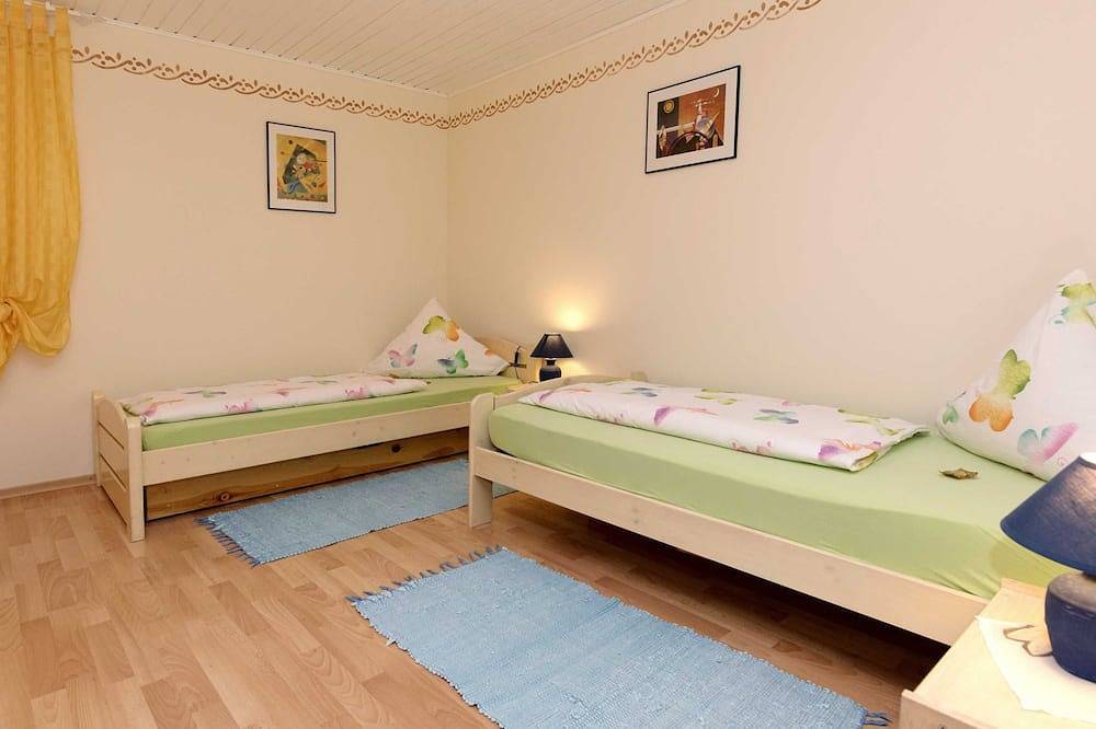Geheel appartement, Kamer met meerdere bedden 2-4 personen met kitchenette - pension Hauser in Europa-Park, Rust