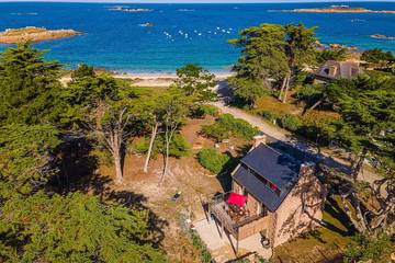 Gîte pour 6 personnes, avec jardin et terrasse dans Landrellec