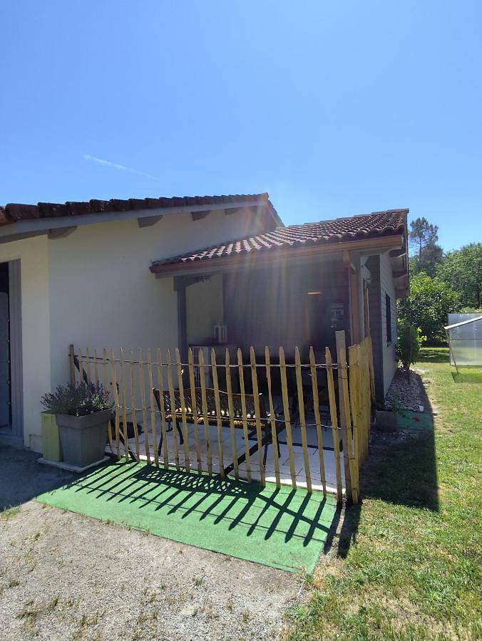 Location de vacances pour 2 personnes, avec jardin et piscine dans Castres-Gironde