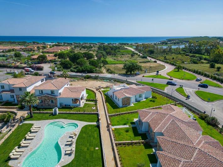 Appart’hôtel pour 4 personnes, avec piscine ainsi que jardin et jacuzzi