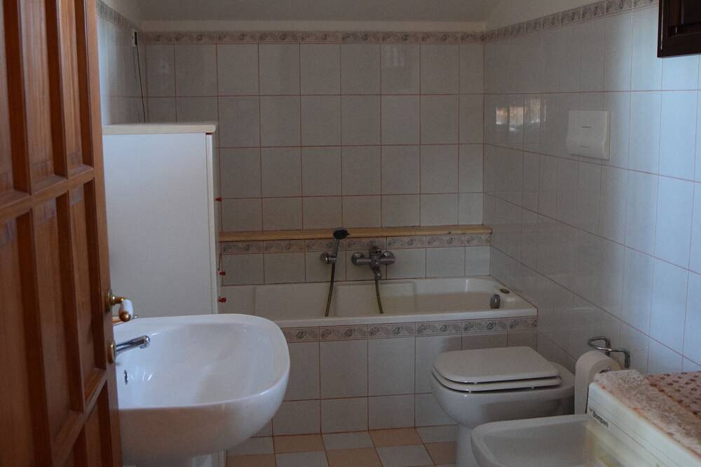 Appartamento intero, Arbatax, 200 m dal mare: Appartamento in villa con giardino in Arbatax, Sardegna