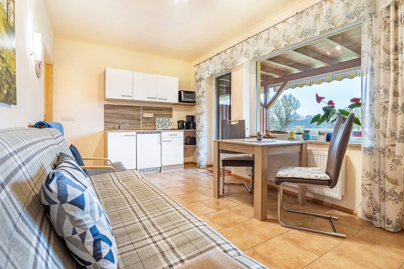 Ganze Wohnung, Ferienwohnung 'Federower Hofsee Fischadler' mit Seeblick, privater Terrasse und Wi-Fi in Federow, Kargow