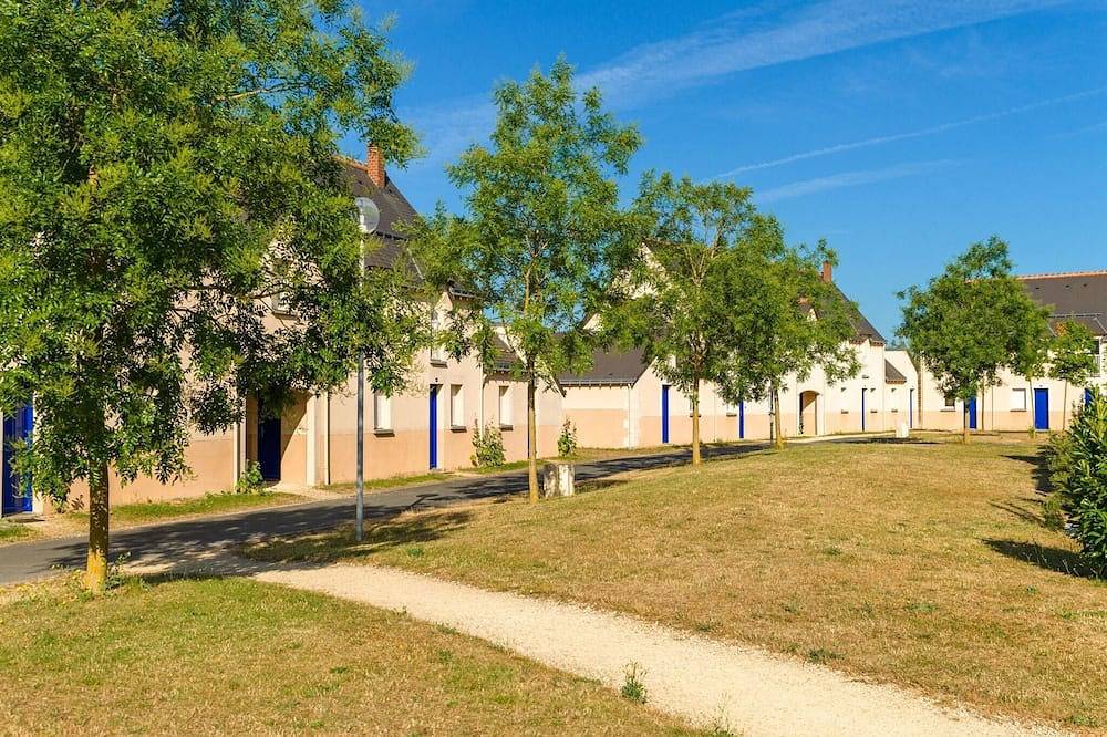 Holiday Park in France with Garden Terrace in Azay-le-Rideau, Loire Valley