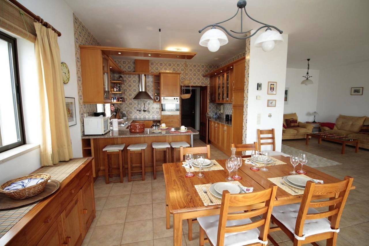 Three-Bedroom Townhouse in Portimão, Distrito de Faro
