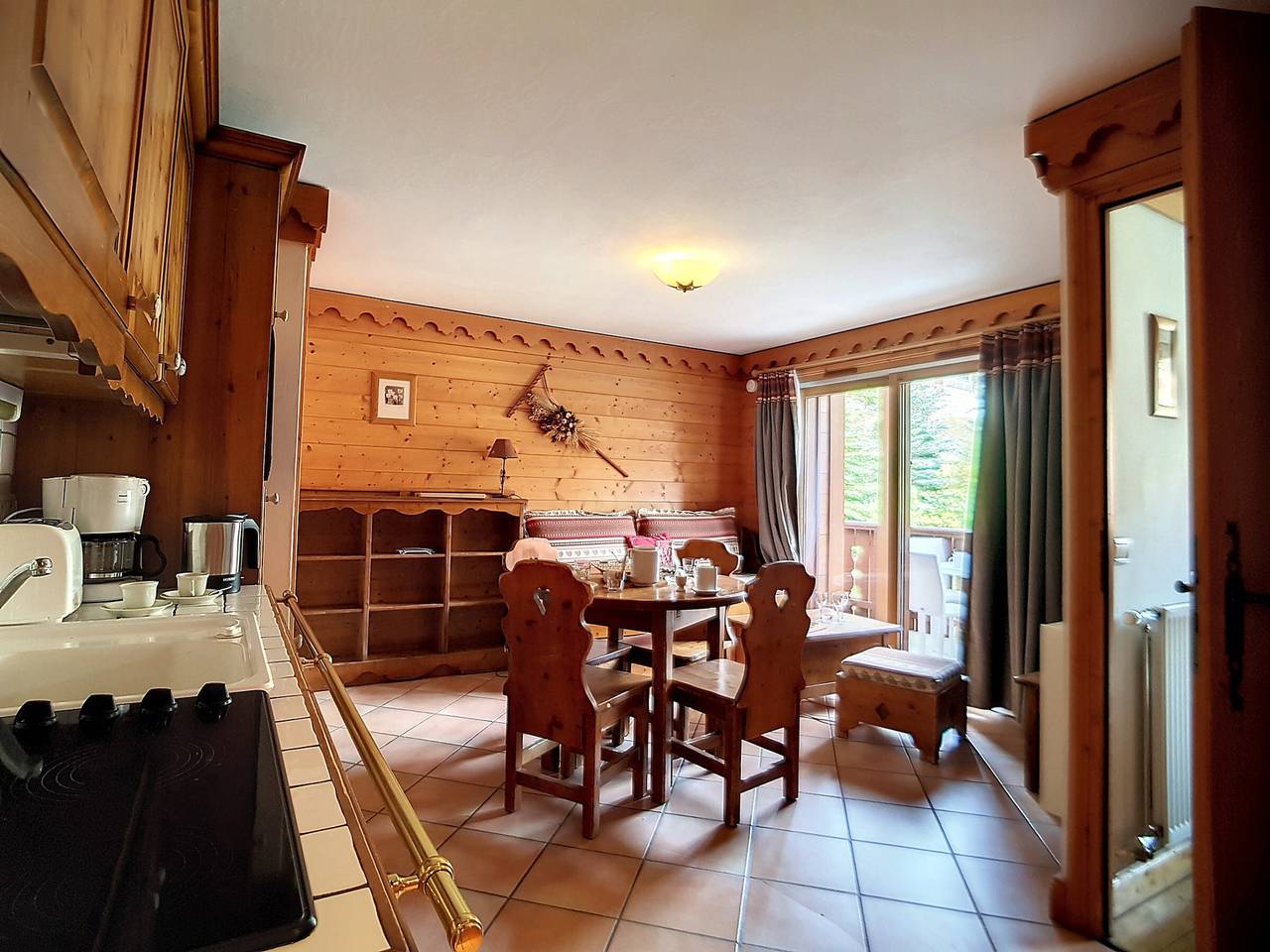 Entire apartment, Spacious & Cozy Apartment · Near Slopes · Balcony · Pool & Sauna Access · Covered Parking in Saint-Martin-de-Belleville, Les Trois Vallées