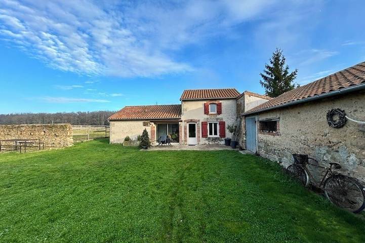 Location de vacances pour 5 personnes, avec jardin, animaux acceptés à Lathus-Saint-Rémy