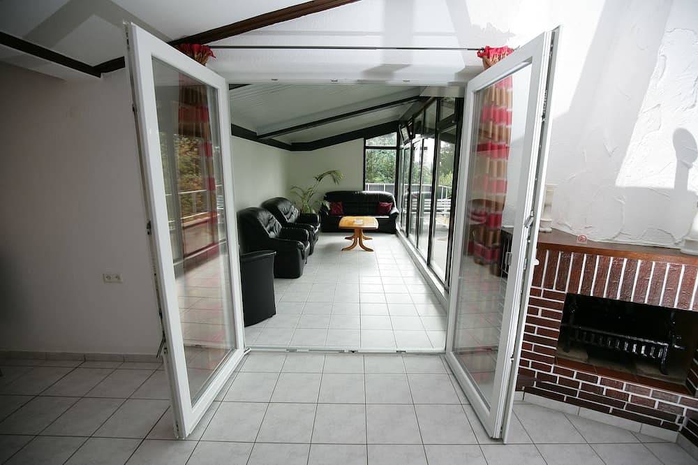 Ganze Wohnung, Helle 3-Zimmer-Wohnung mit Wintergarten & Wellness in Göppingen, Landkreis Göppingen