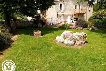 Gîte pour 2 personnes, avec jardin à Bélaye