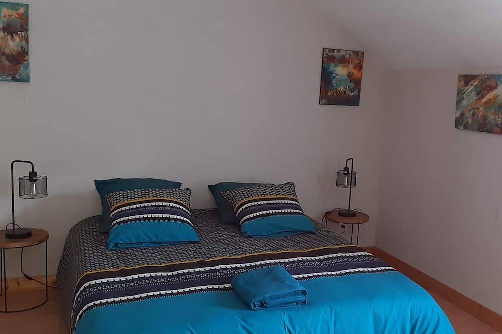 Bourg Center, Furnished Accommodation 4 People, 50 m from the communal pond in Lailly-en-Val, Sologne