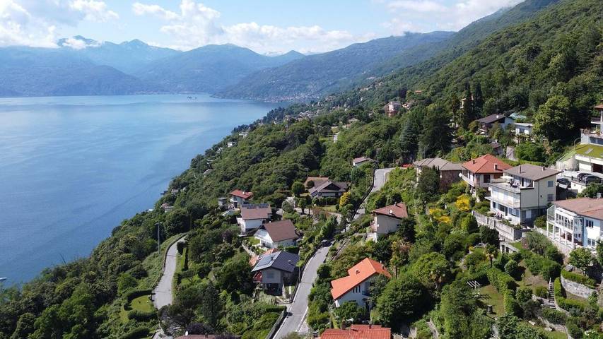 Casa vacanza per 4 persone, con giardino e vista lago in Ghiffa