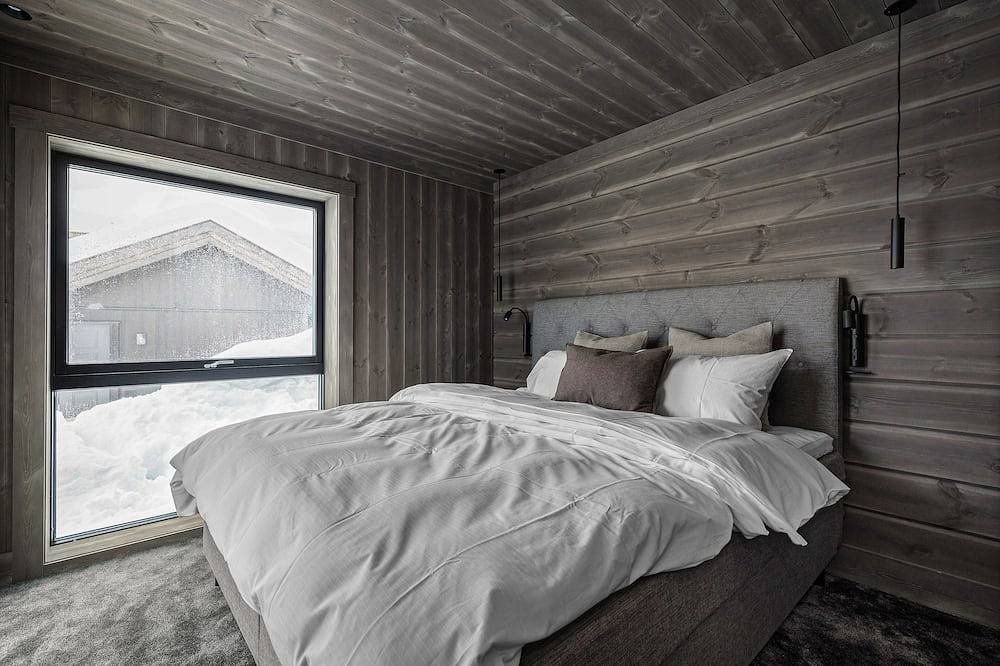 Helt ny hytte med 10 soveplasser, høy standard og ski-in-ski-out in Sogndal 