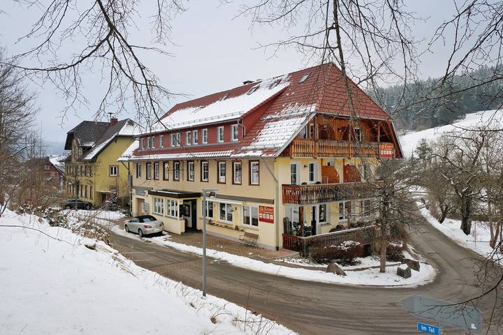 Habitación 'Doppelzimmer Mit Balkon 21' con jardín compartido, balcón y Wi-Fi in St. Georgen, Selva Negra Central