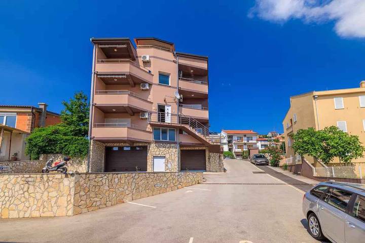 Ferienwohnung für 8 Personen, mit Balkon in Crikvenica