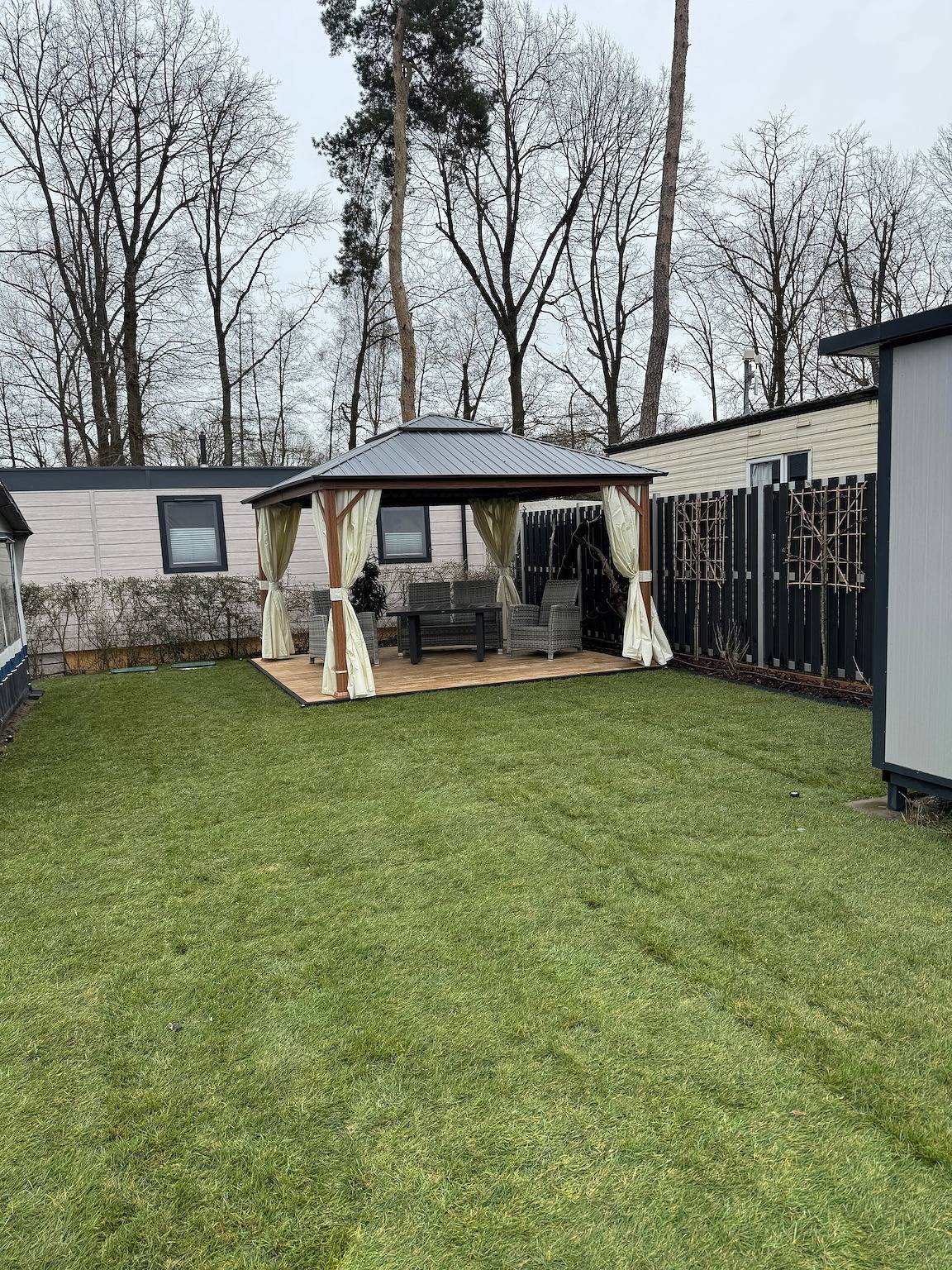 Wohni 2 mit privater Terrasse und privatem Garten in Brandenburg an der Havel