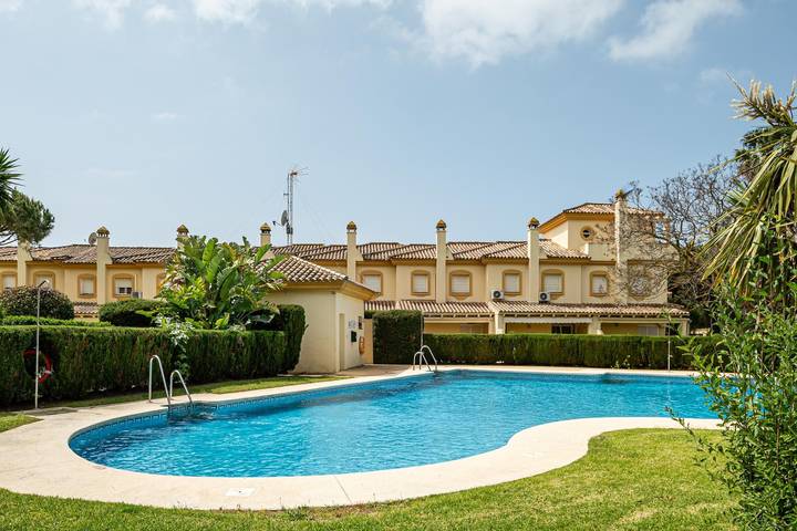 Wunderschönes Reihenhaus mit 3 Schlafzimmern in Novo Sancti Petri in Novo Sancti Petri, Chiclana de la Frontera
