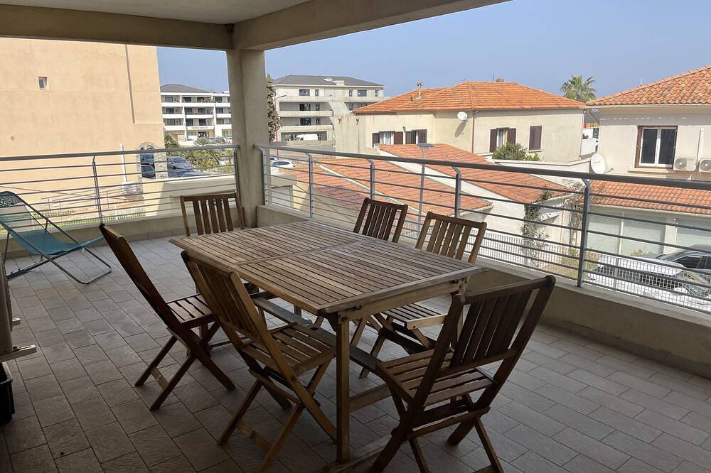 Apartamento entero, Beautiful apartment in the center of Folelli in Folelli, Penta-di-Casinca