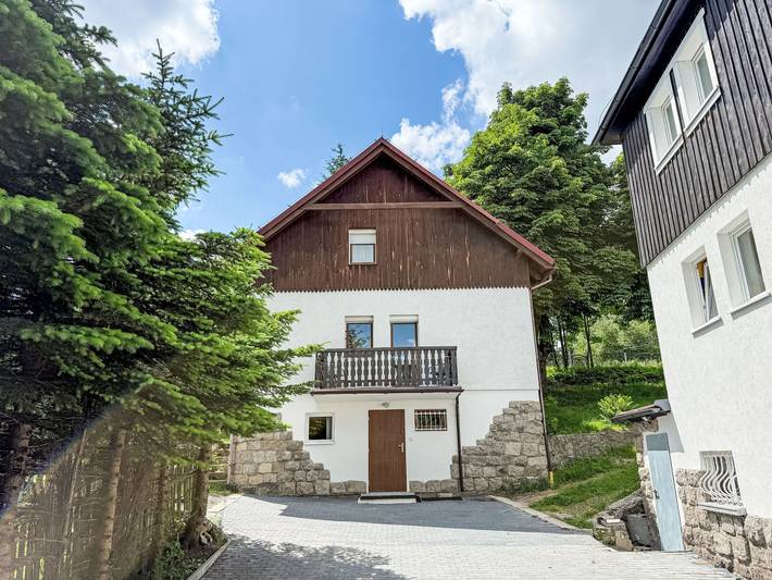 Ferienhaus für 12 Personen, mit Balkon und Garten