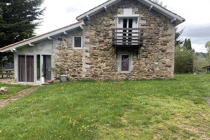 Gîte pour 6 personnes, avec balcon et jardin dans Saint-Vert