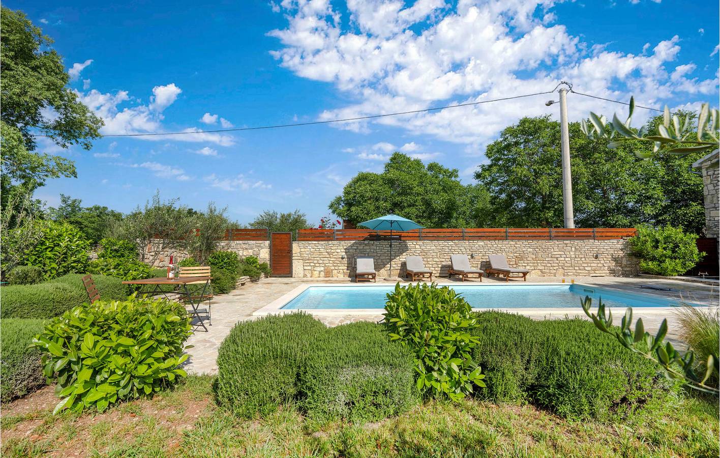 Holiday home for 6 people with terrace in Dalmatian Zagora