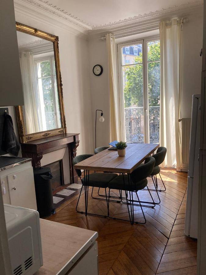 Appartement entier, Very charming Haussmannian apartment with balcony in 3e arrondissement, Paris
