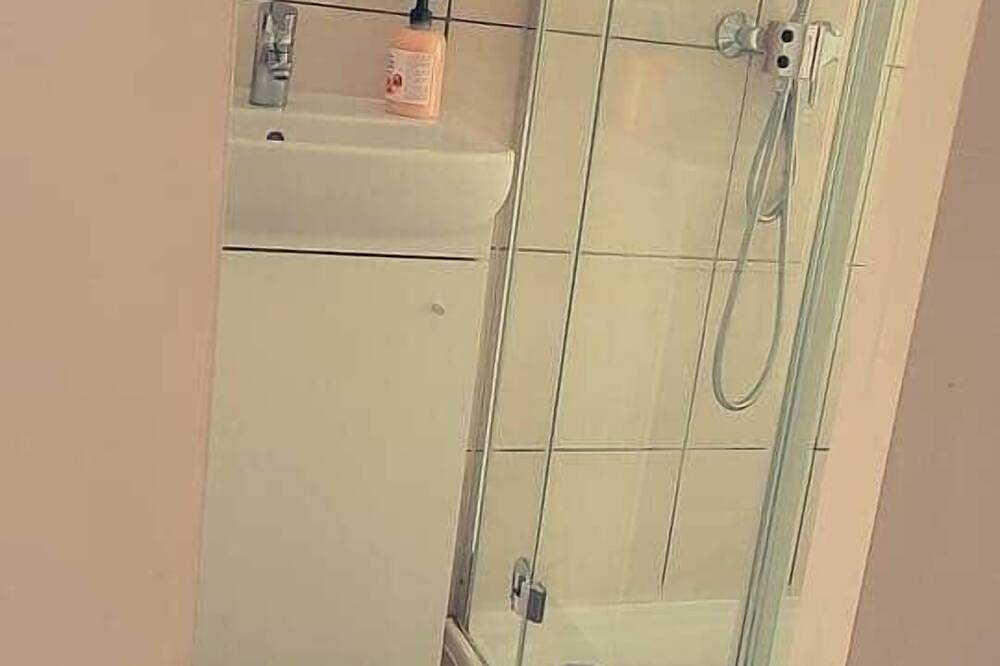 Ganze Wohnung, Spacious Duplex | 5 Pers | Near Disneyland Paris in La Ferté-sous-Jouarre, Seine-et-Marne