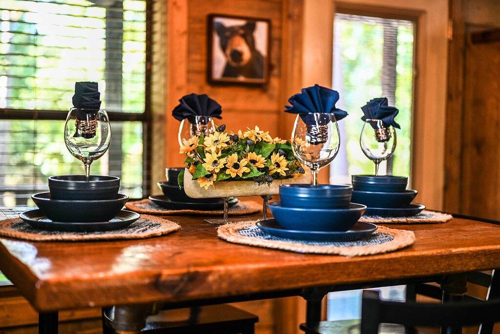 Luxe Broken Bow Cabin w/ Tesla Charging Station in Broken Bow, Broken Bow Lake