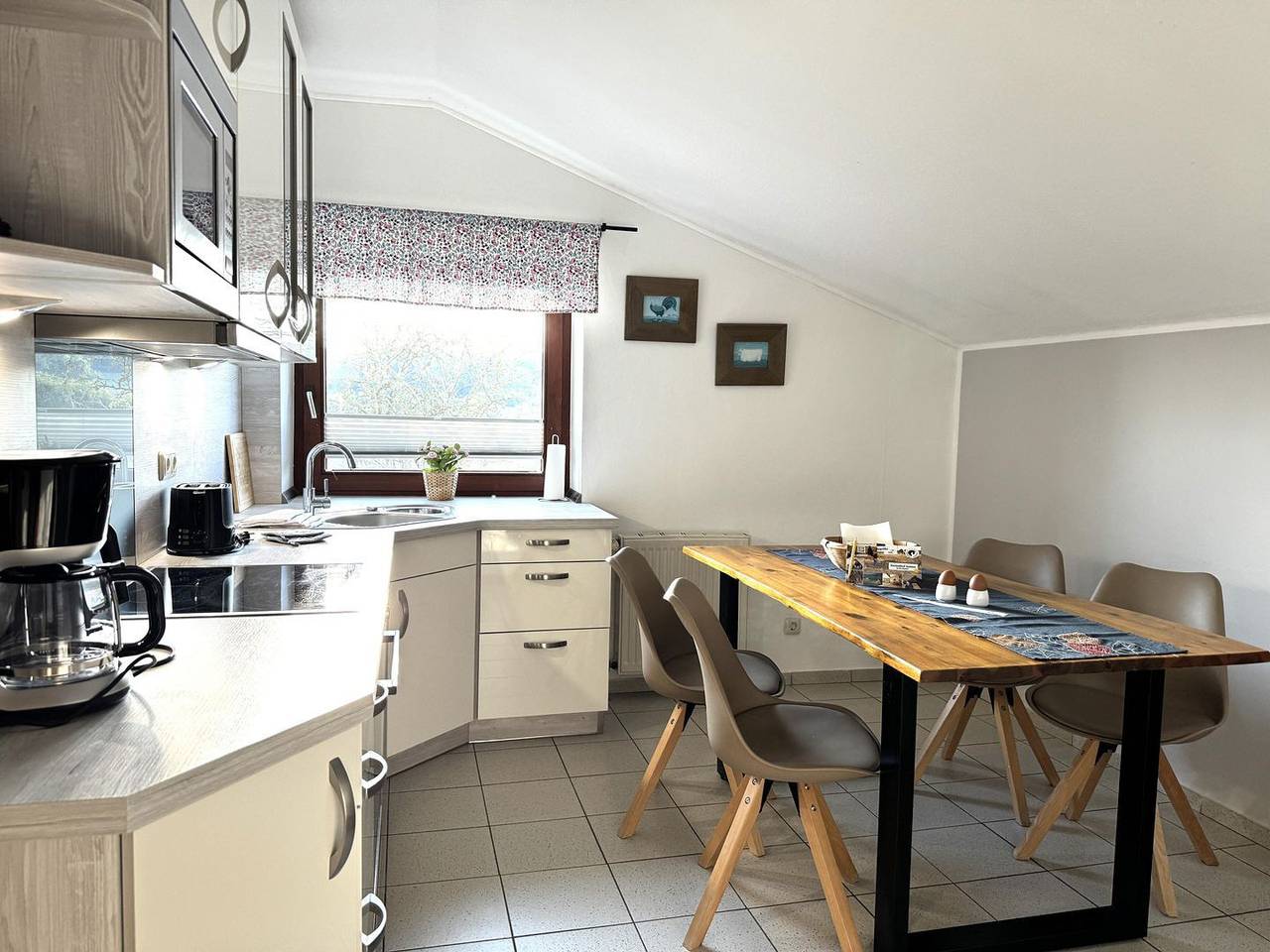 Ganze Wohnung, 4-Sterne Ferienwohnung Waldblick mit Balkon & Landschaftsblick in Kabelhorst, Ostholstein