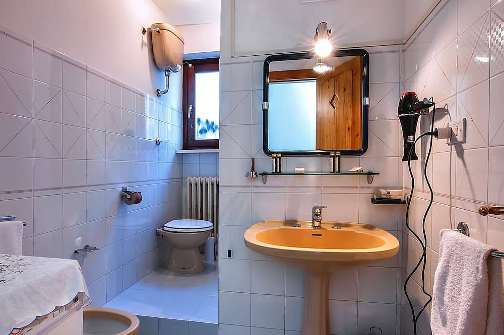 Apartamento entero, Apartment with double room, equipped kitchen, Wi-Fi and total security in L'Aquila, Gran Sasso
