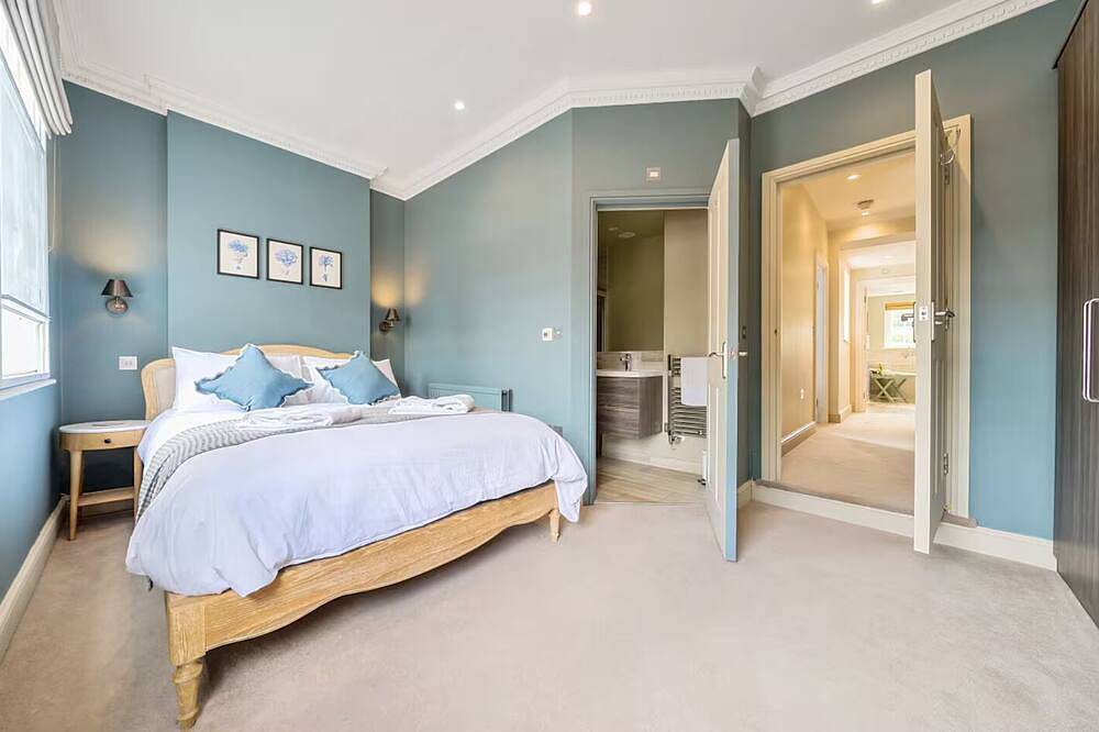 Elegant Central Guildford Home with Castle Views - Pass the Keys in Guildford, Surrey