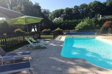 Gîte pour 2 personnes, avec piscine et jardin à Bonnemain