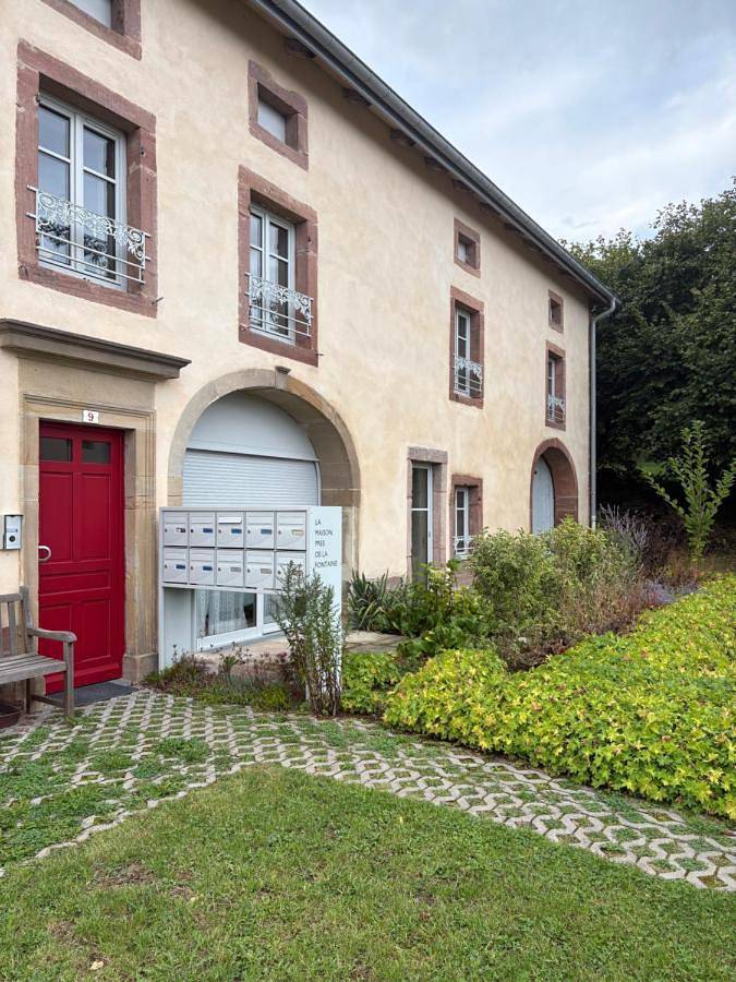 Cottage pour 2 personnes, avec vue et jardin, animaux acceptés à Lépanges-sur-Vologne