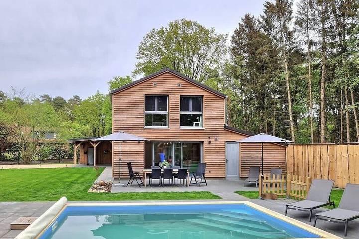 Ferienhaus für 8 Personen, mit Balkon und Garten sowie Pool in Hannover und Umgebung
