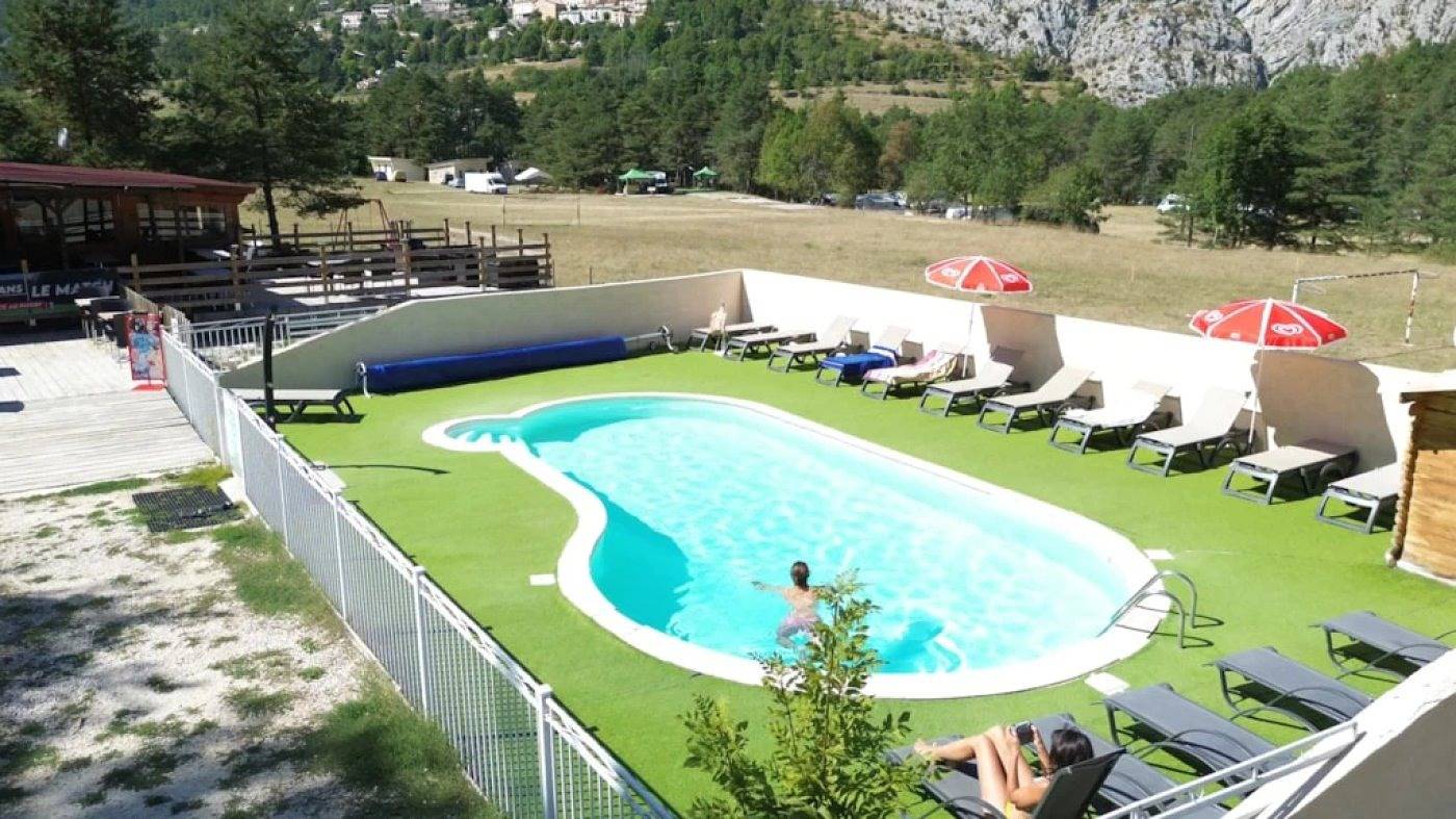 Zecamping 2 étoiles piscine chauffée locatif Tv clim 20m2 2 pers in Saint-Auban, Région de Cannes