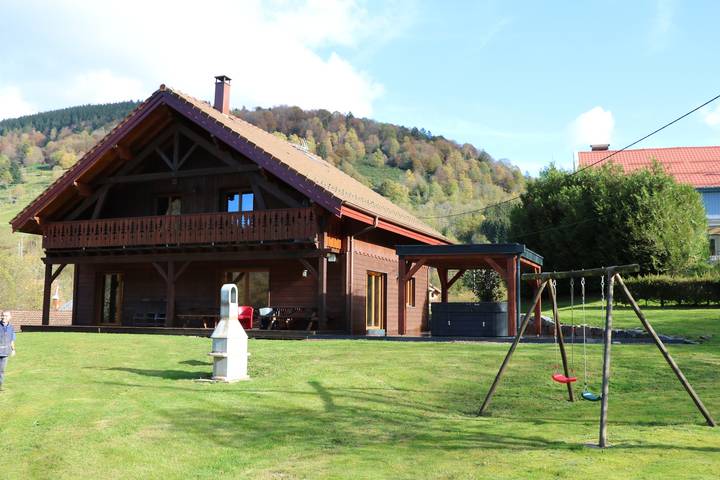 Chalet pour 13 personnes, avec Balcon et Jacuzzi ainsi que Terrasse et Jardin